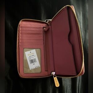 I am selling a MICHAEL KORS wallet